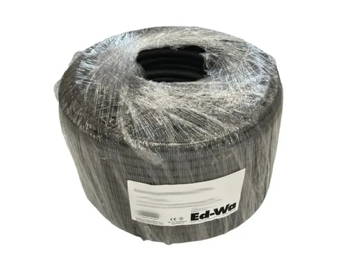 Rullat korrugerat plaströr, inslaget i folie