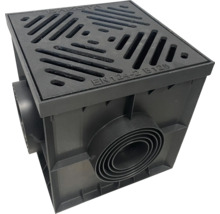 Översikt av en gårdsbrunn med galler och anslutningsstycken