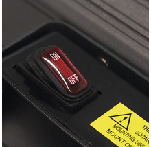 Detaljvy av en strömbrytare med lägena på och av