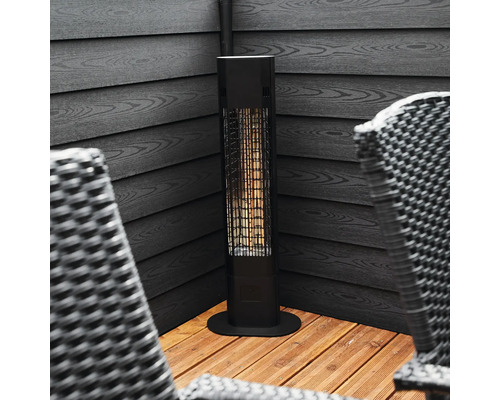 Elektrisk terrassvärmare för utomhusbruk med rottingfåtöljer