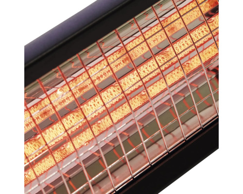 Närbild av en påslagen terrassvärmare