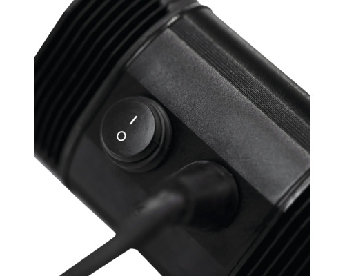 Närbild av en lampa med strömbrytare och kabel