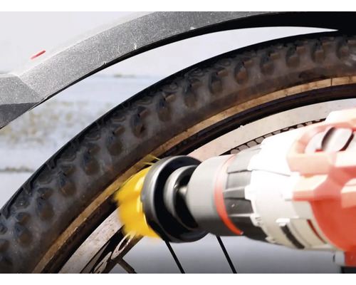 Borste på en borrmaskin för rengöring av ett cykeldäck