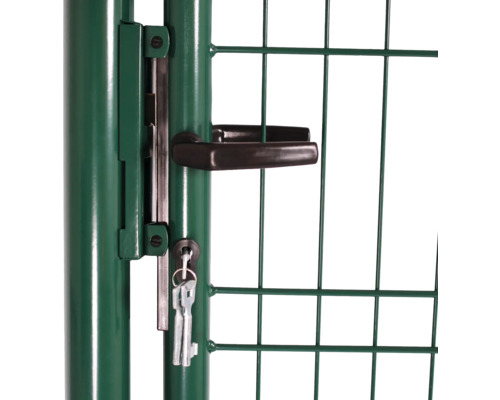 Detaljvy av en trädgårdsgrind med handtag, lås och nyckel