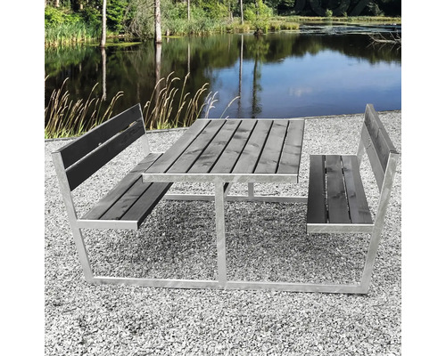 Uteplatsbord med bänkar i trä och metall