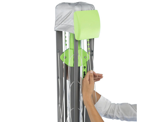 Torkvinda med person som justerar linorna