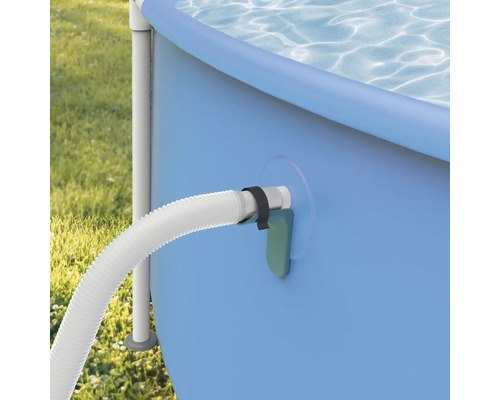 Detaljvy av en poolslang på en pool