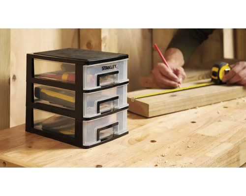 Stanley lådhurts med tre lådor för förvaring av verktyg på en arbetsbänk