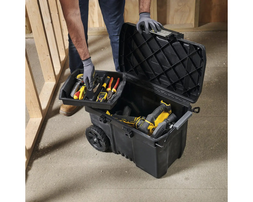 Verktygslåda med hjul, verktyg och hantverkare