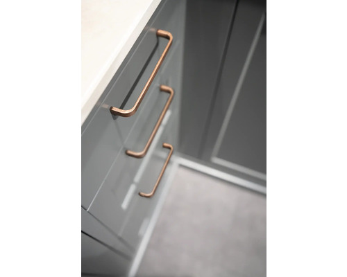 Detaljbild av köksskåp med handtag