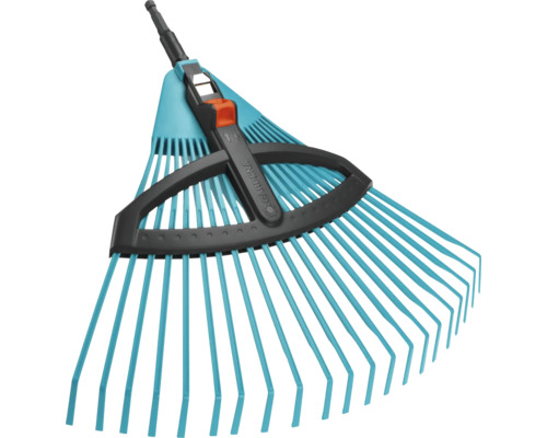 Justerbar räfsa från Gardena med plastpinnar.