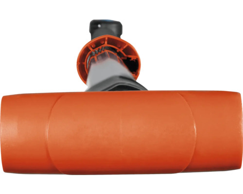 Detaljbild av en Gardena tvättborste med vattenanslutning