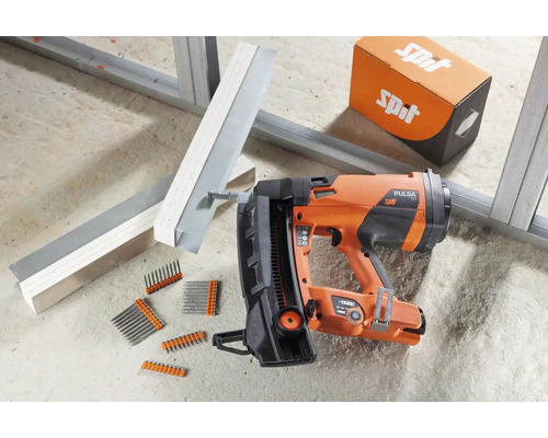 Fästanordning med spik och metallprofiler