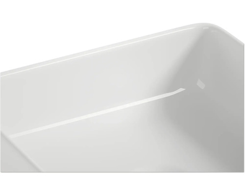 Detaljvy av ett keramiskt handfat