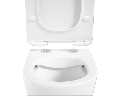 Detaljvy av en vit vägghängd toalett med öppen toalettsits