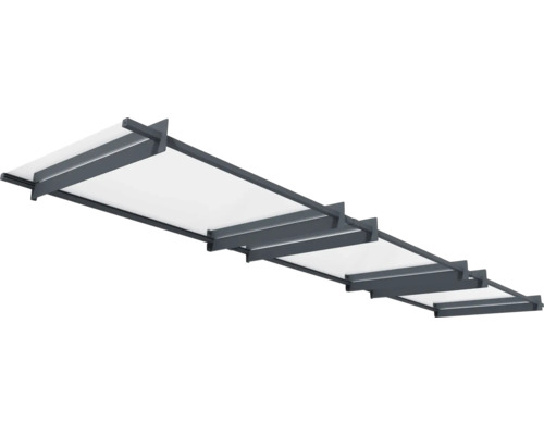 Uteplats med tak med grå metallstruktur och ljus tak.