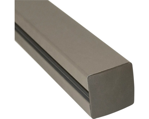 Fotlist i metall med spår