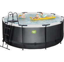 Ovanjordisk pool med stege och lekande barn