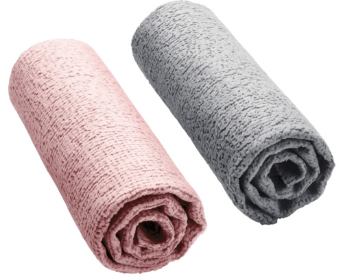 Två rullade frottéhanddukar