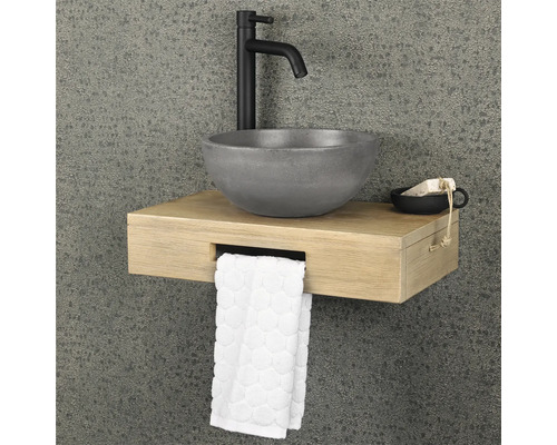 Modern handfat med blandare, hylla och handduk