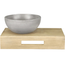 Dekorativ skål av betong på träbricka