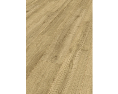 Laminatgolv lagt med träutseende