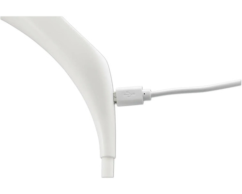 Närbild av en vit USB-kabel ansluten till en enhet