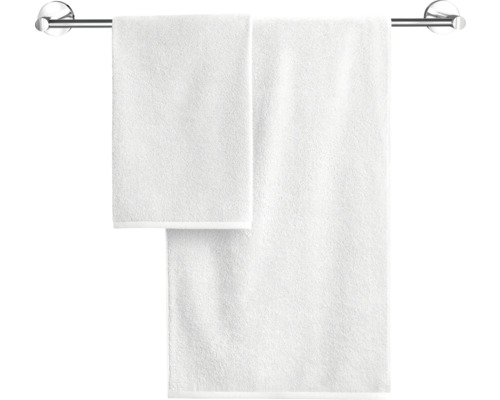 Två vita handdukar på en handdukstång