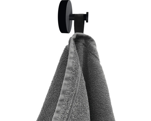 Handdukshängare med upphängd handduk