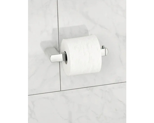 Toalettpappershållare med toalettpapper på väggen