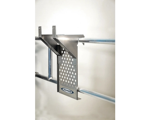 Werner logotyp på ställningsplattformfäste av metall