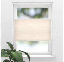 Beige plisségardin i fönstret för ljusreglering