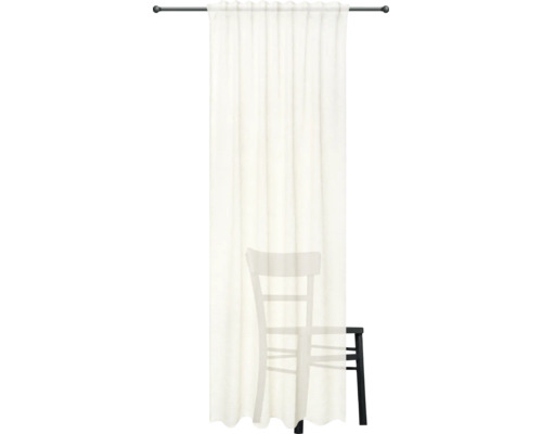 Gardin av lätt tyg med stolskugga