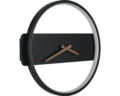 Väggklocka med trävisare och rund form