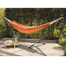 Hängmatta med ställning på en terrass