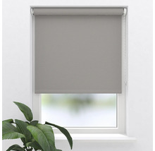 Grå rullgardin på fönster med kedjedrag