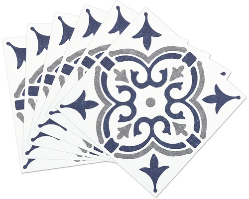 Flera dekorativa plattor med ornamentalt mönster