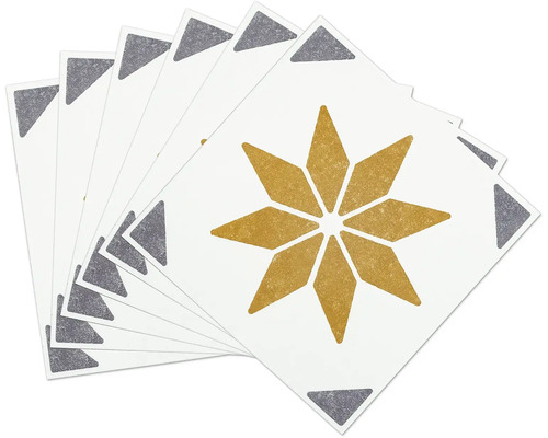 Flera plattor med stjärnmotiv och trianglar