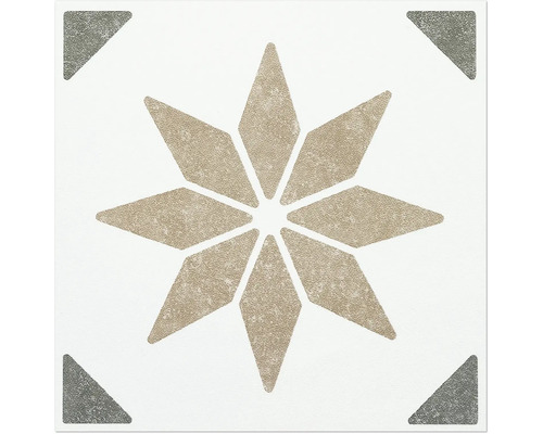 Dekorativ platta med stjärnmönster och trianglar i hörnen