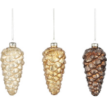 Tre julgransprydnader i form av tallkottar att hänga upp