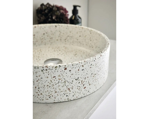 Tvättställ i terrazzo med rund form