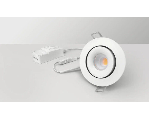 Takmonterad spotlight med LED-teknik och anslutningsenhet