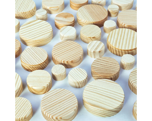 Olika runda trätappar i olika storlekar