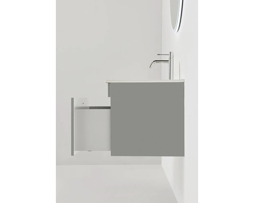 Tvättställsskåp med öppen låda och armatur