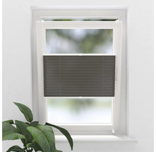 Fönster med grå plisségardin