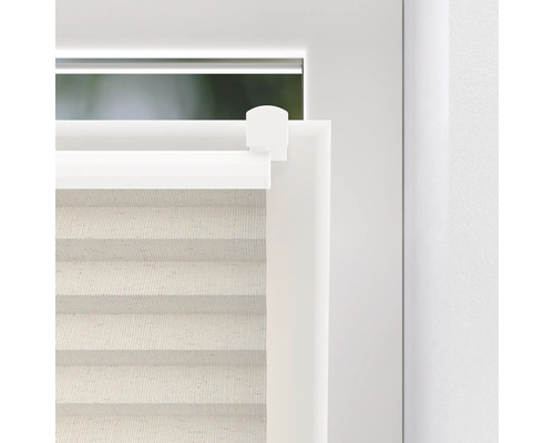 Detaljvy av en plisségardin på fönstret