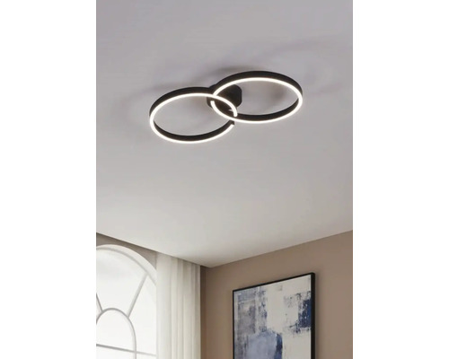 Rumsöversikt med LED-taklampa i ringform