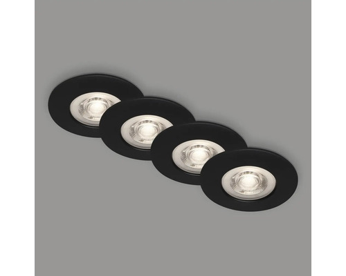 Fyra svarta infällda spotlights i rad