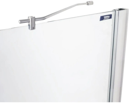 Duschvägg med stabiliseringsstång och tillverkarens logotyp