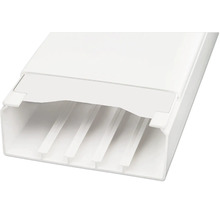 Vit kabelkanal med flera interna fack för kabeldragning